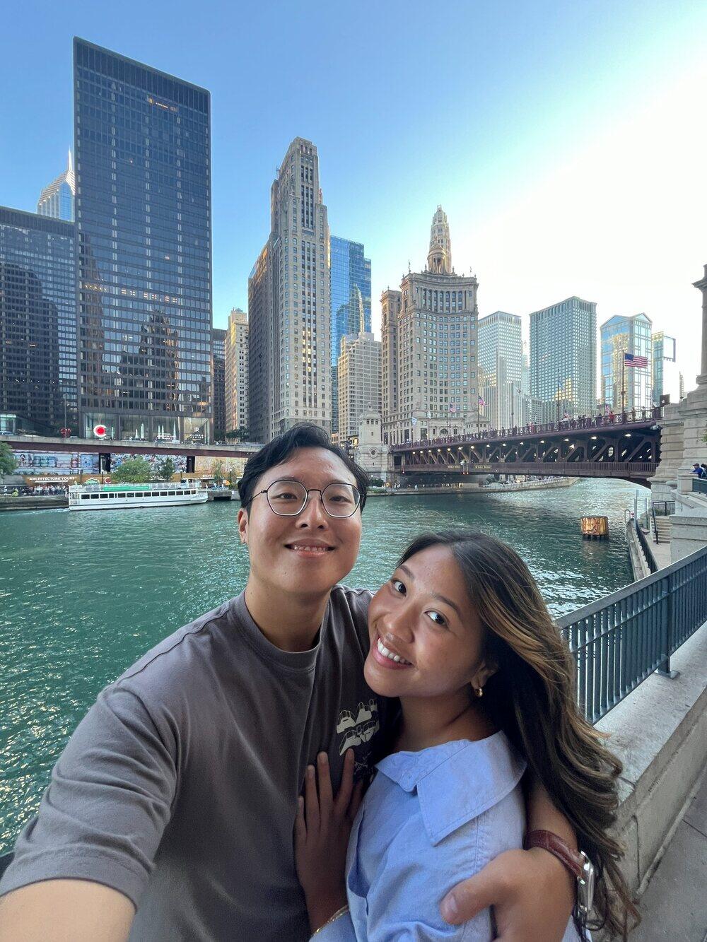 Alec and Shania together by the Chicago River